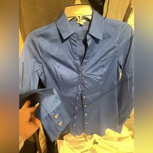 XS (V) ESSENTIAL SHIRT FITTED & XS ESSENTIAL ORIGINAL BUTTONS up